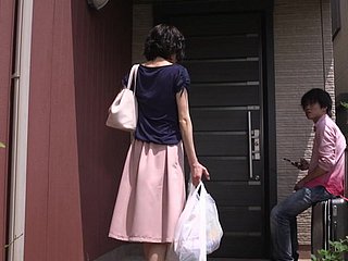 Mature Rumi Mochizuki knows how to handle a fixed cock