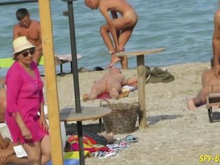 Rijpe Nudist Amateurs Beach Voyeur - MILF Close-Up Pussy